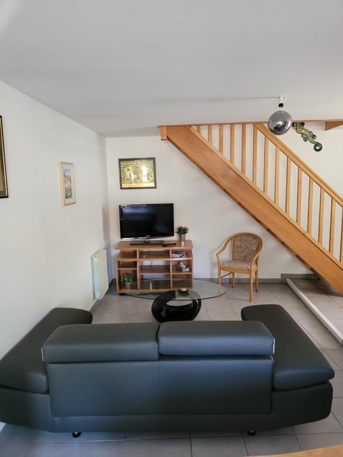 Appartement Meuble Duplex T3. Baume-les-Dames Exteriér fotografie